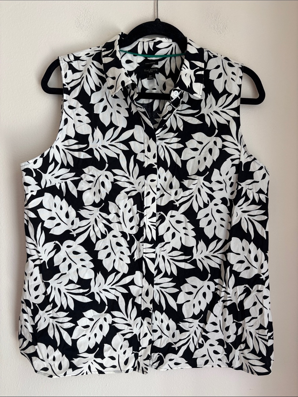 Talbots women Black White Sleeveless palm Leaf-Print tropical Button-Down 16P